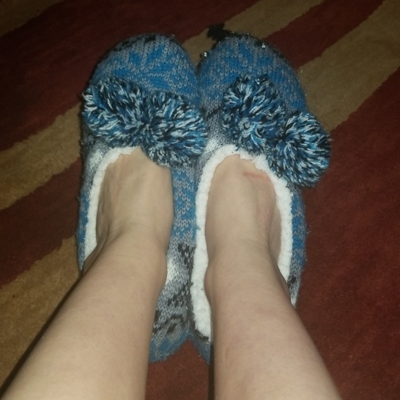 Size 6-9 winter house slippers - Picture 2 of 4